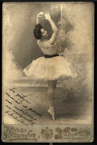 Павлова Анна Павловна. Фотография в балетном костюме. С дарственной надписью М. М. Фокину